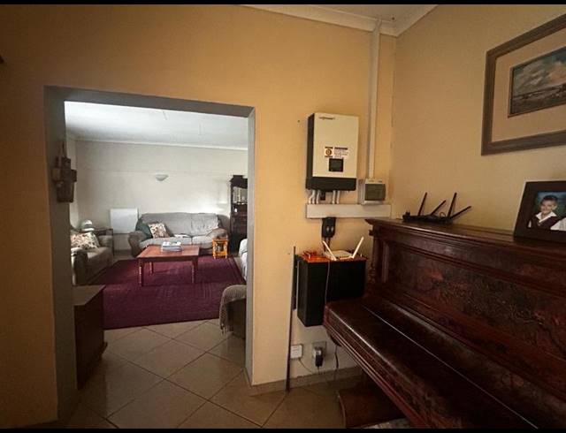 4 BEDROOM HOUSE FOR SALE IN FLORAPARK